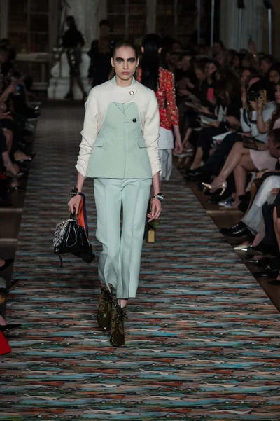Look 54